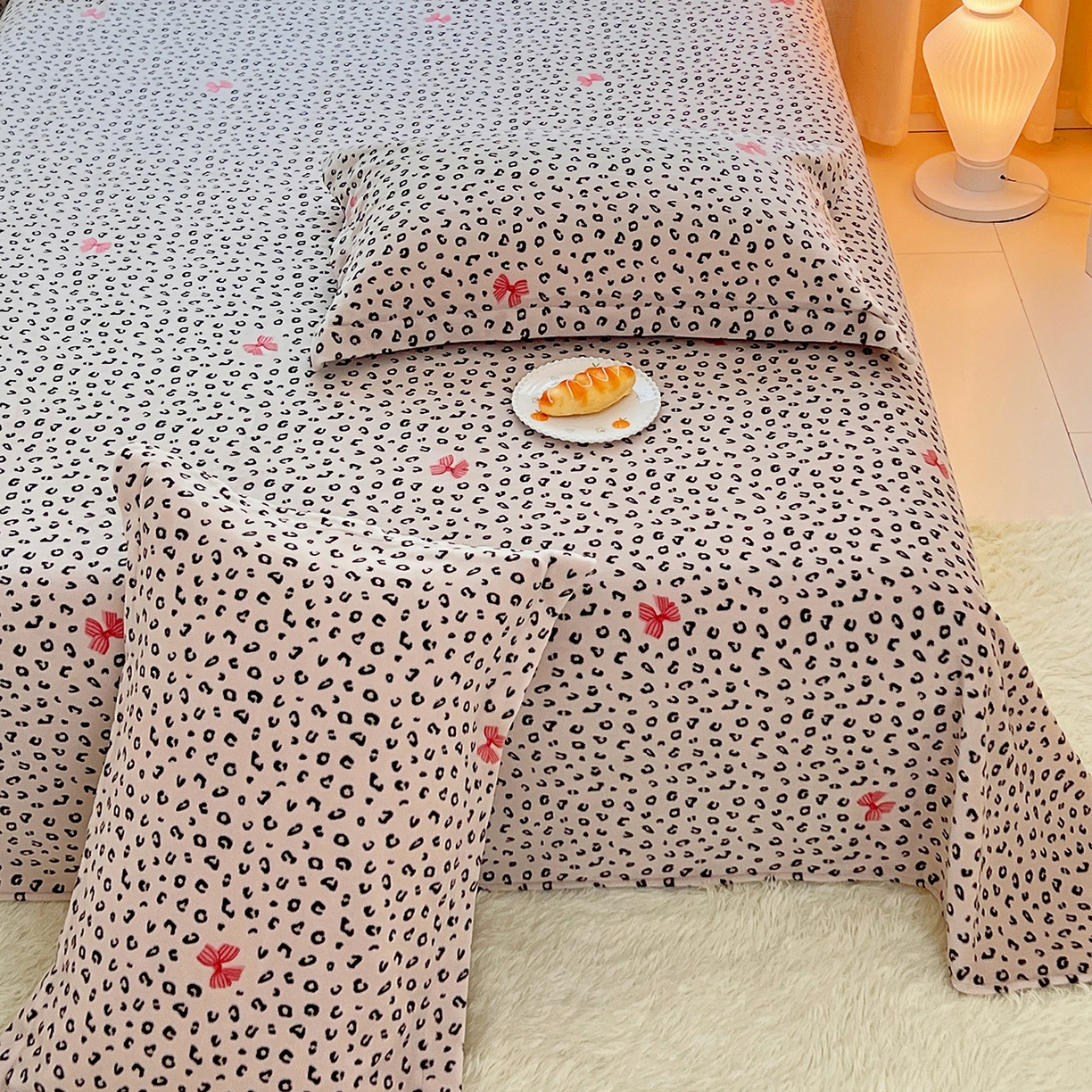 91家纺网 家纺一手货源 找家纺 锦罗绣 2025新款230克牛奶绒印花单床单 樱结绮梦