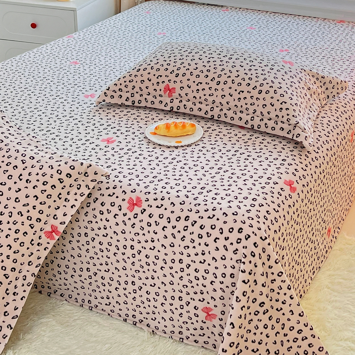 91家纺网 家纺一手货源 找家纺 锦罗绣 2025新款230克牛奶绒印花单床单 樱结绮梦