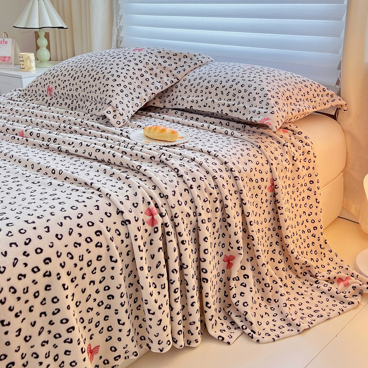 91家纺网 家纺一手货源 找家纺 锦罗绣 2025新款230克牛奶绒印花单床单 樱结绮梦