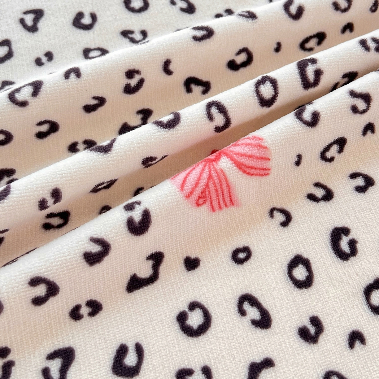 91家纺网 家纺一手货源 找家纺 锦罗绣 2025新款230克牛奶绒印花单床单 樱结绮梦