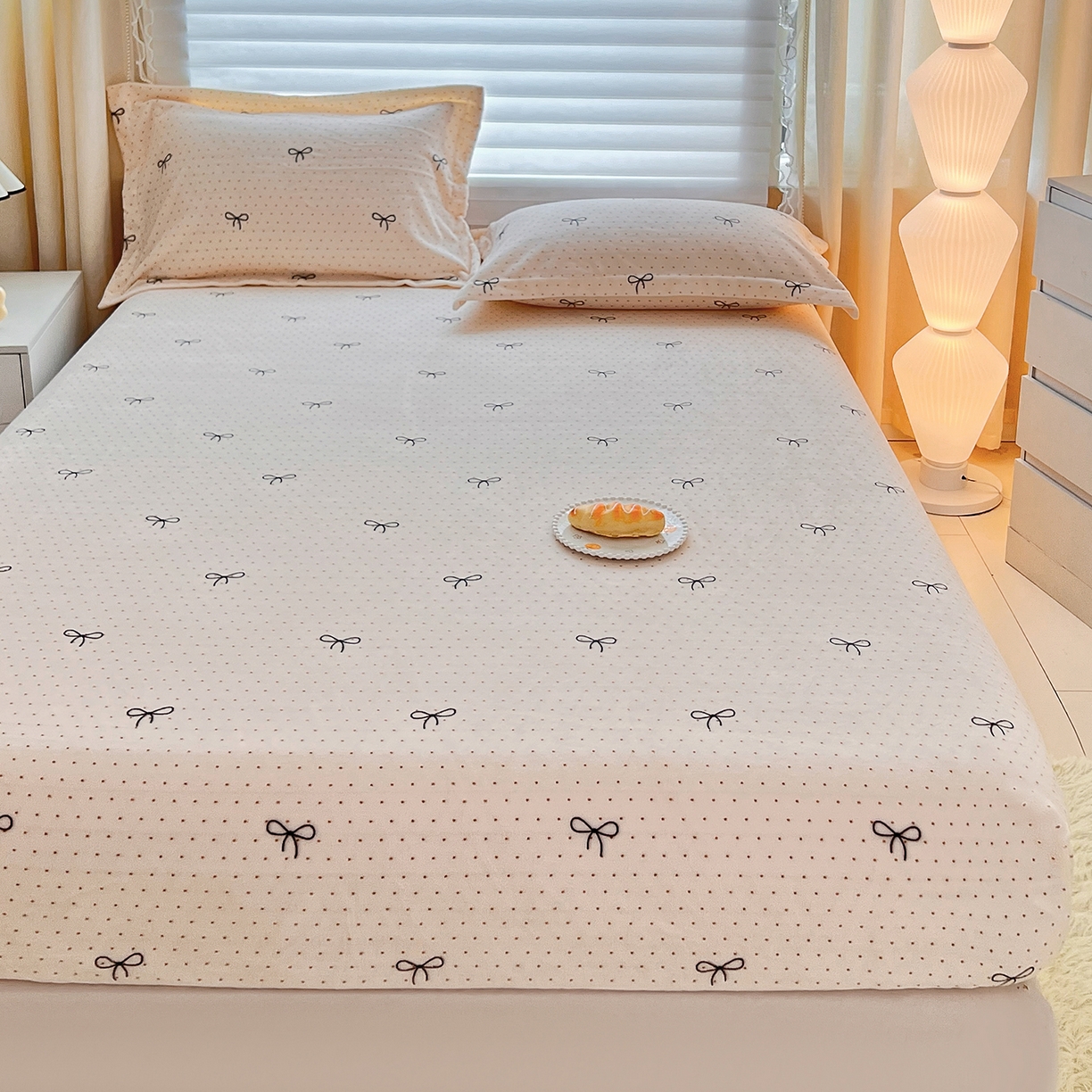 91家纺网 家纺一手货源 找家纺 锦罗绣 2025新款230克牛奶绒印花单床笠 爱心结