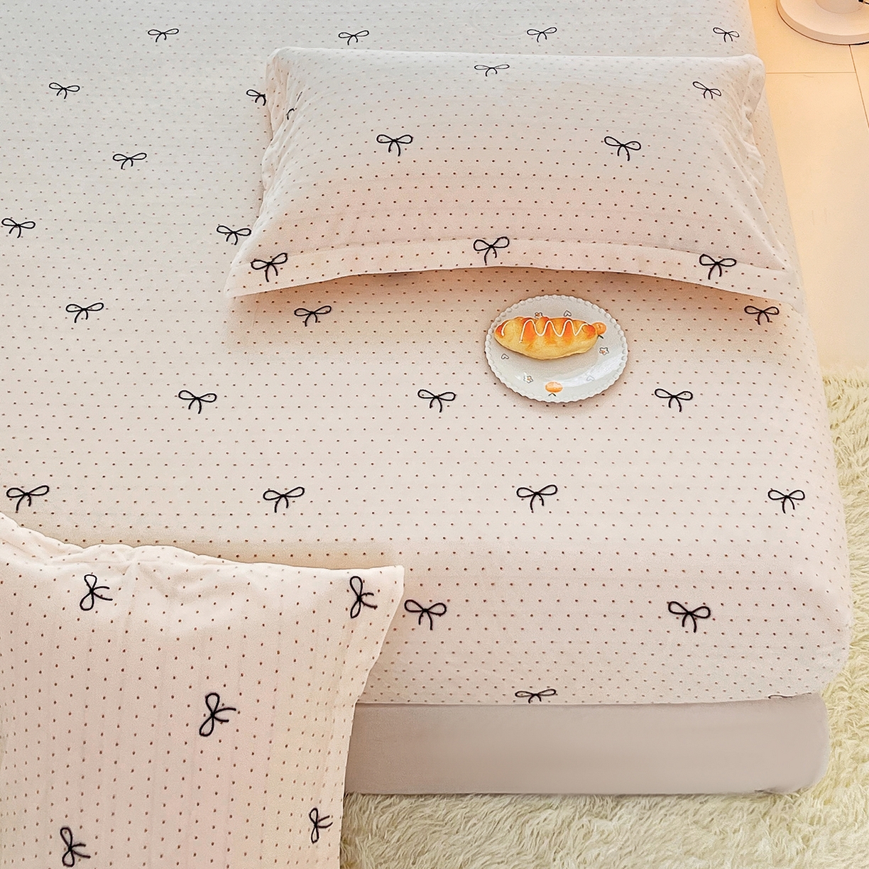 91家纺网 家纺一手货源 找家纺 锦罗绣 2025新款230克牛奶绒印花单床笠 爱心结