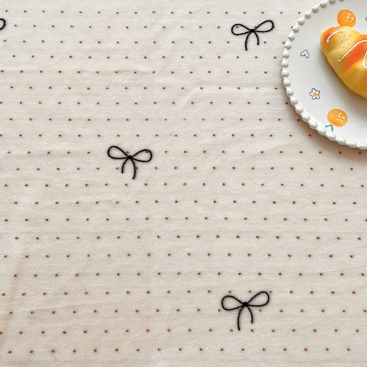 91家纺网 家纺一手货源 找家纺 锦罗绣 2025新款230克牛奶绒印花单床笠 爱心结