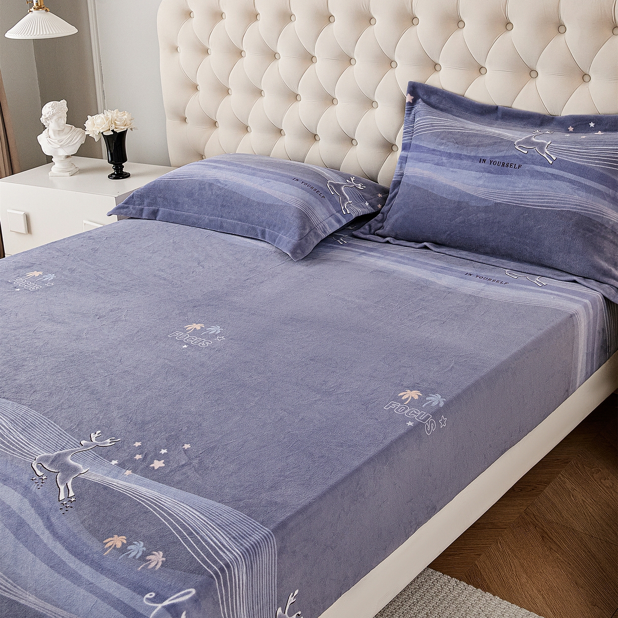 91家纺网 家纺一手货源 找家纺 锦罗绣 2025新款230克牛奶绒印花单床笠 匆匆那年