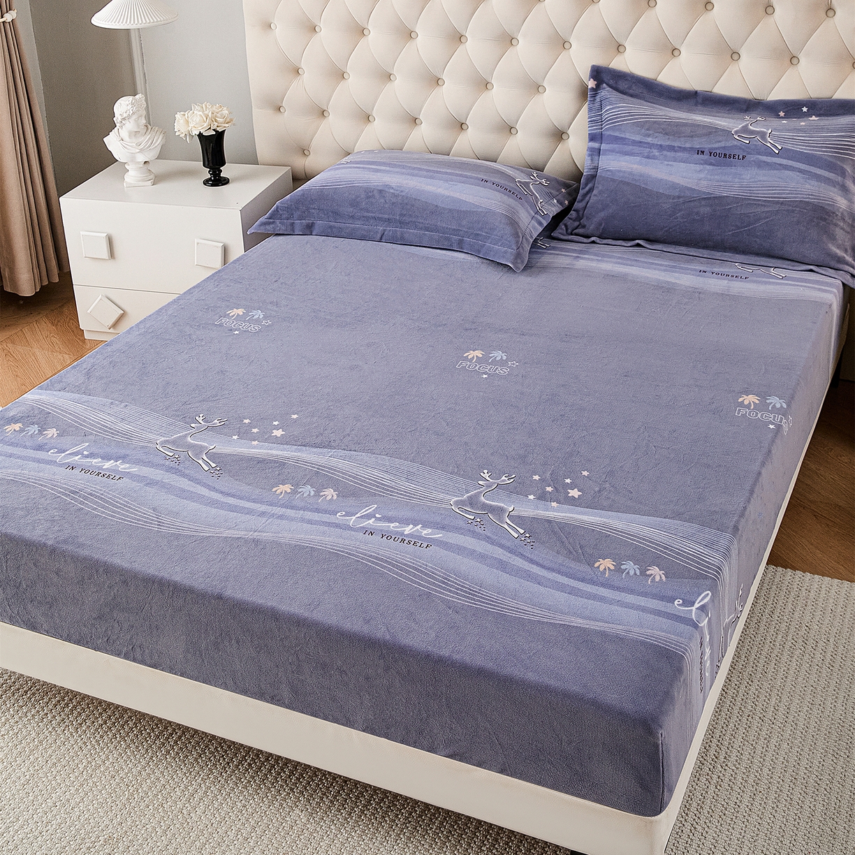 91家纺网 家纺一手货源 找家纺 锦罗绣 2025新款230克牛奶绒印花单床笠 匆匆那年