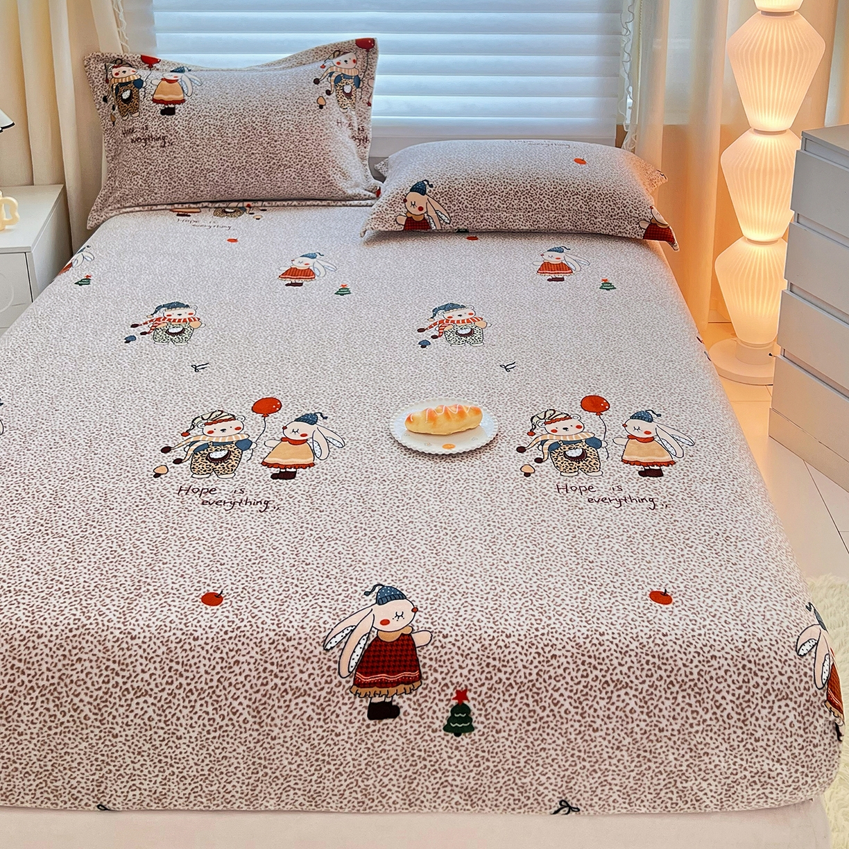 91家纺网 家纺一手货源 找家纺 锦罗绣 2025新款230克牛奶绒印花单床笠 开心宝贝