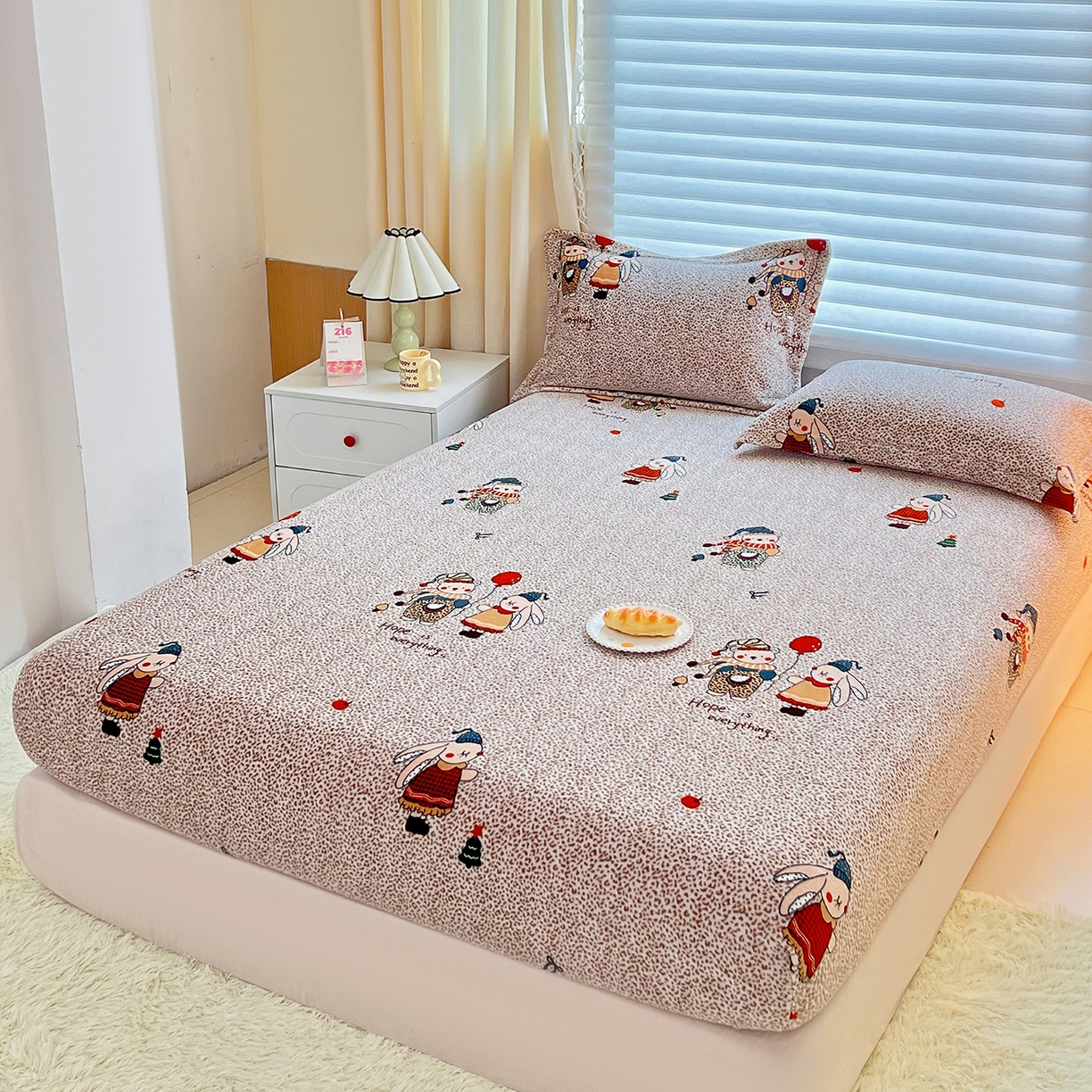 91家纺网 家纺一手货源 找家纺 锦罗绣 2025新款230克牛奶绒印花单床笠 开心宝贝