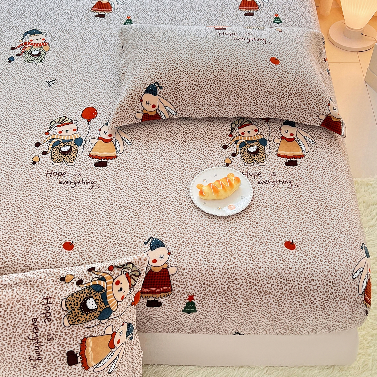 91家纺网 家纺一手货源 找家纺 锦罗绣 2025新款230克牛奶绒印花单床笠 开心宝贝