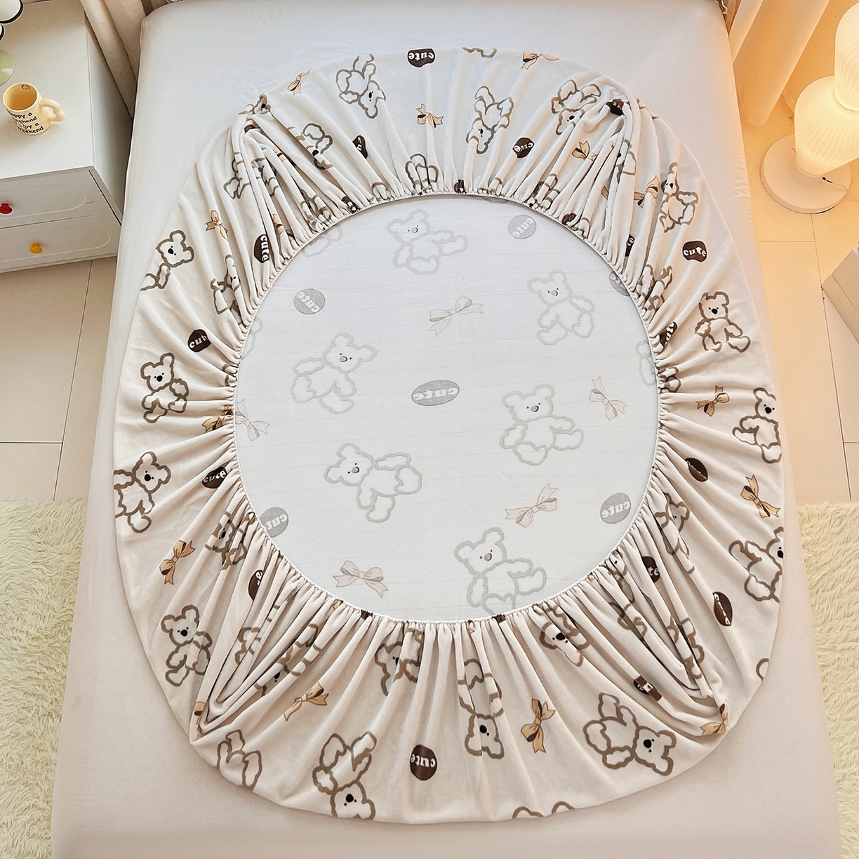 91家纺网 家纺一手货源 找家纺 锦罗绣 2025新款230克牛奶绒印花单床笠 奶香小熊