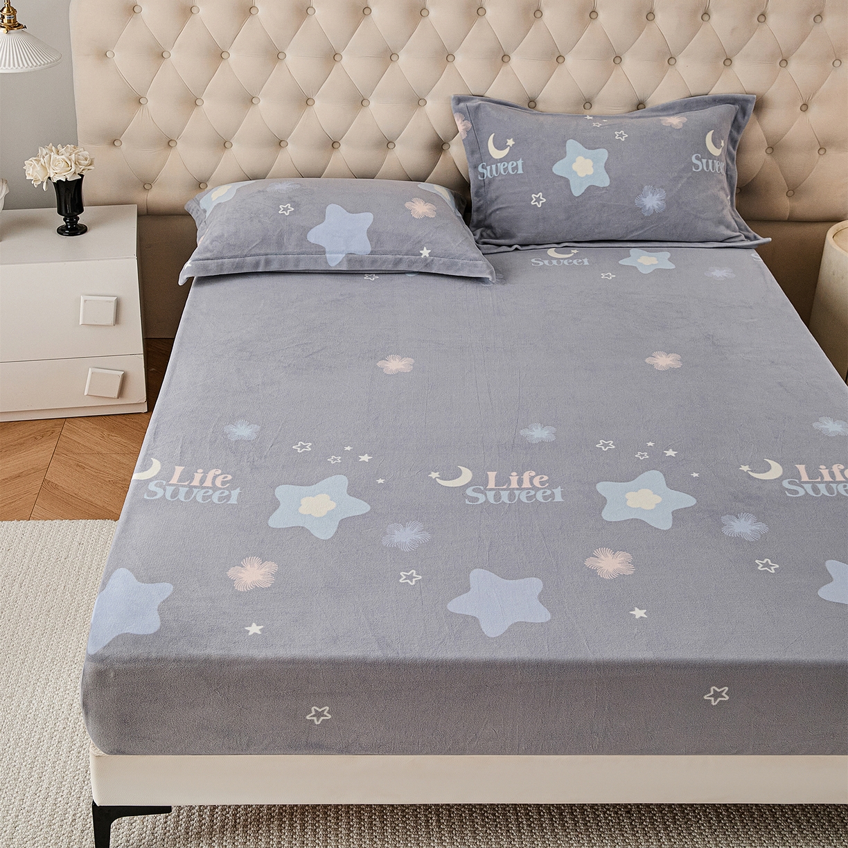 91家纺网 家纺一手货源 找家纺 锦罗绣 2025新款230克牛奶绒印花单床笠 时光