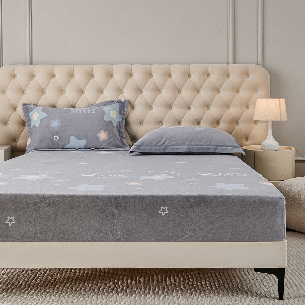 91家纺网 家纺一手货源 找家纺 锦罗绣 2025新款230克牛奶绒印花单床笠 时光