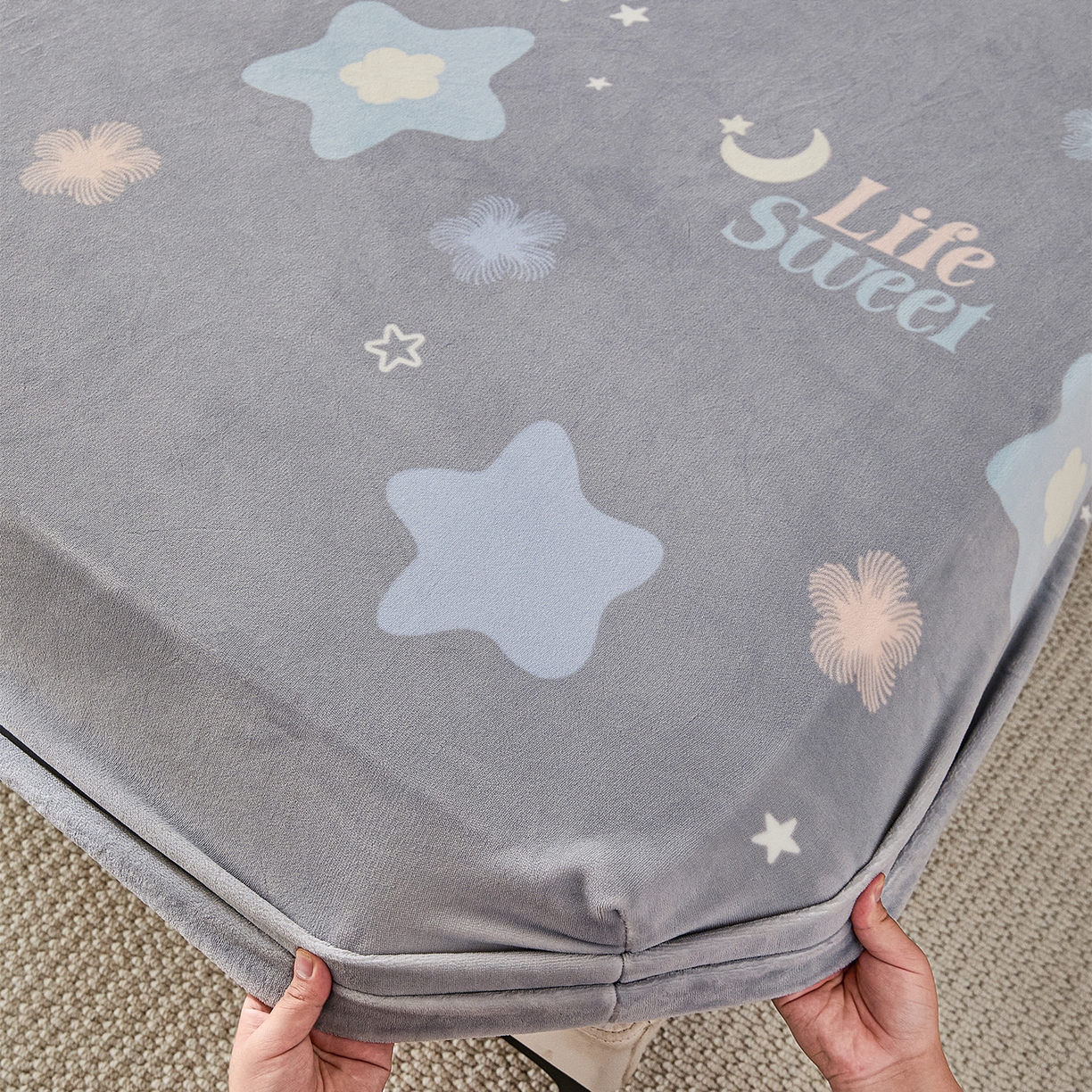 91家纺网 家纺一手货源 找家纺 锦罗绣 2025新款230克牛奶绒印花单床笠 时光