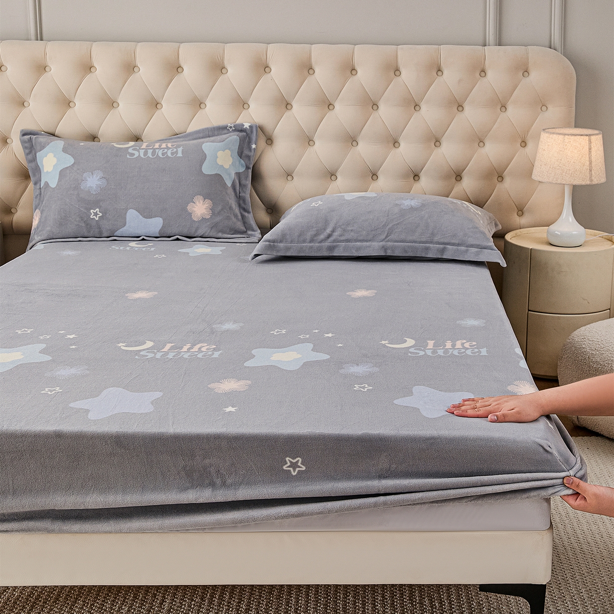 91家纺网 家纺一手货源 找家纺 锦罗绣 2025新款230克牛奶绒印花单床笠 时光