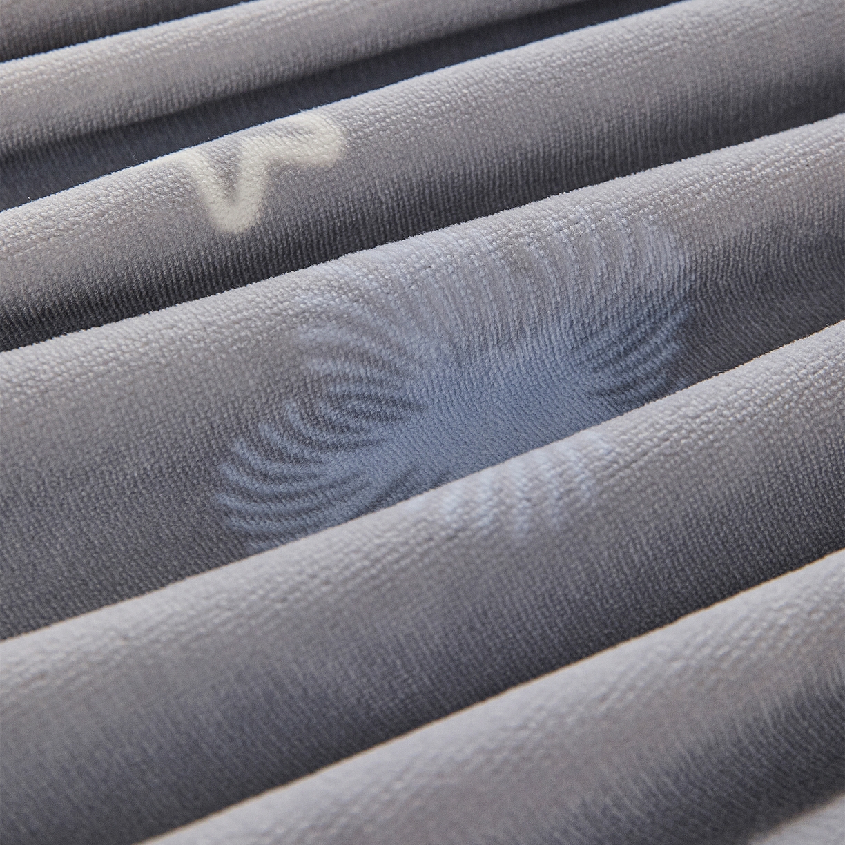 91家纺网 家纺一手货源 找家纺 锦罗绣 2025新款230克牛奶绒印花单床笠 时光