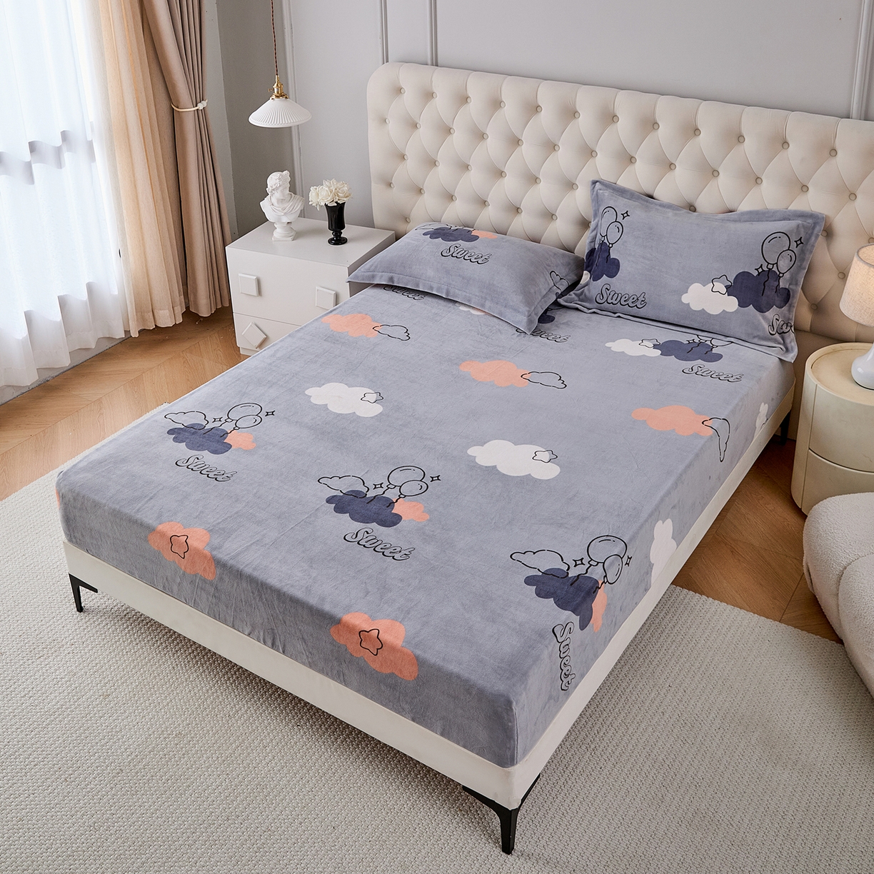 91家纺网 家纺一手货源 找家纺 锦罗绣 2025新款230克牛奶绒印花单床笠 甜蜜宝贝