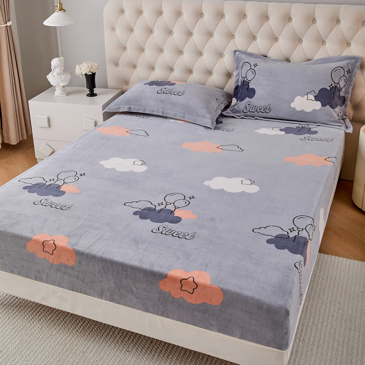 91家纺网 家纺一手货源 找家纺 锦罗绣 2025新款230克牛奶绒印花单床笠 甜蜜宝贝