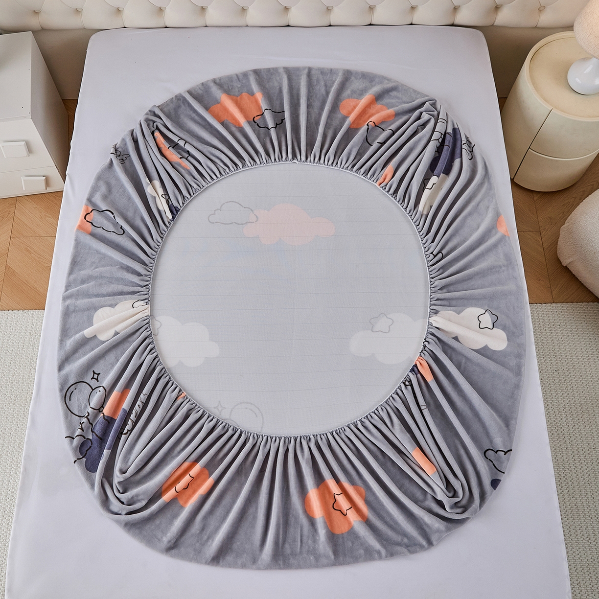 91家纺网 家纺一手货源 找家纺 锦罗绣 2025新款230克牛奶绒印花单床笠 甜蜜宝贝