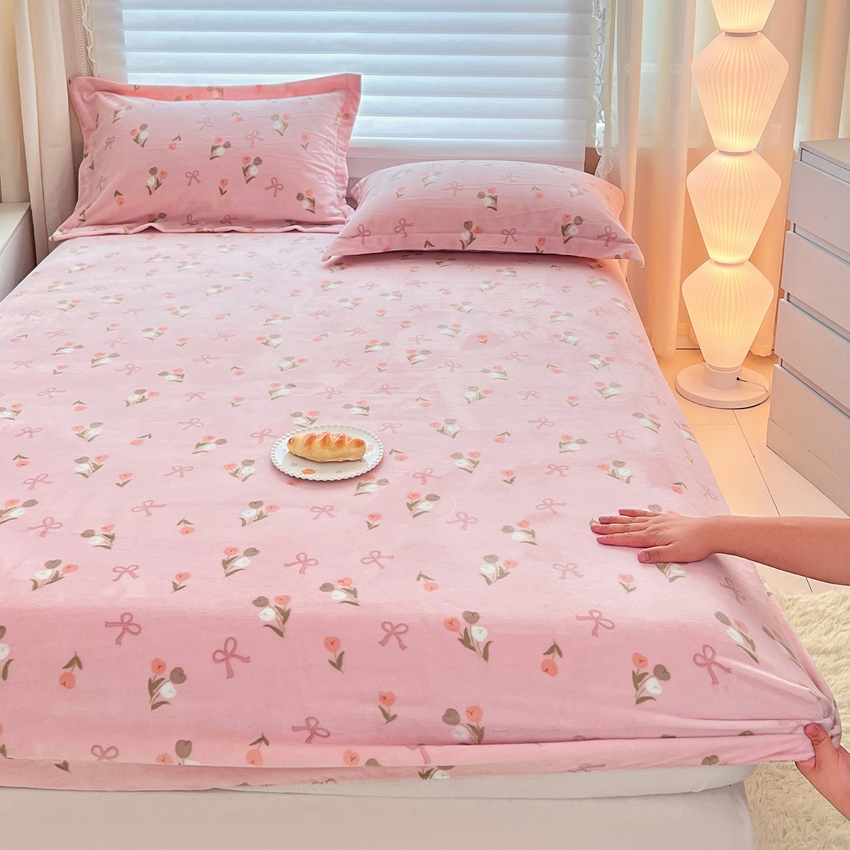 91家纺网 家纺一手货源 找家纺 锦罗绣 2025新款230克牛奶绒印花单床笠 郁金香