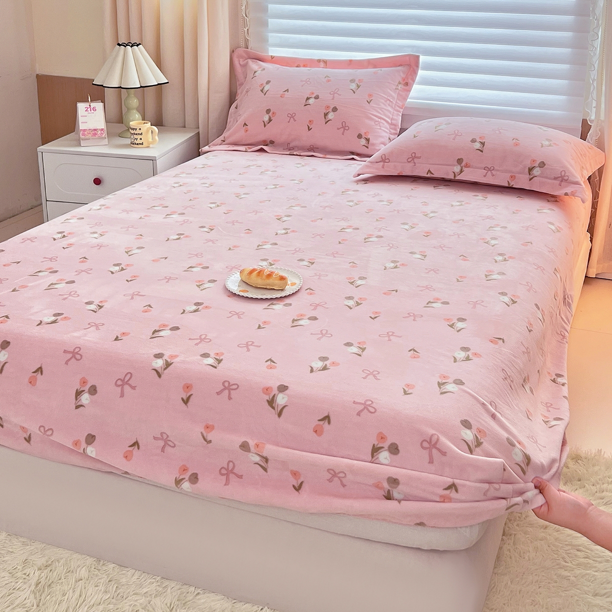 91家纺网 家纺一手货源 找家纺 锦罗绣 2025新款230克牛奶绒印花单床笠 郁金香