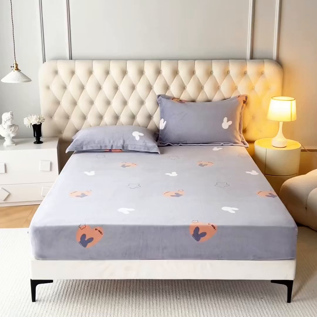 91家纺网 家纺一手货源 找家纺 锦罗绣 2025新款230克牛奶绒印花单床笠 遇见