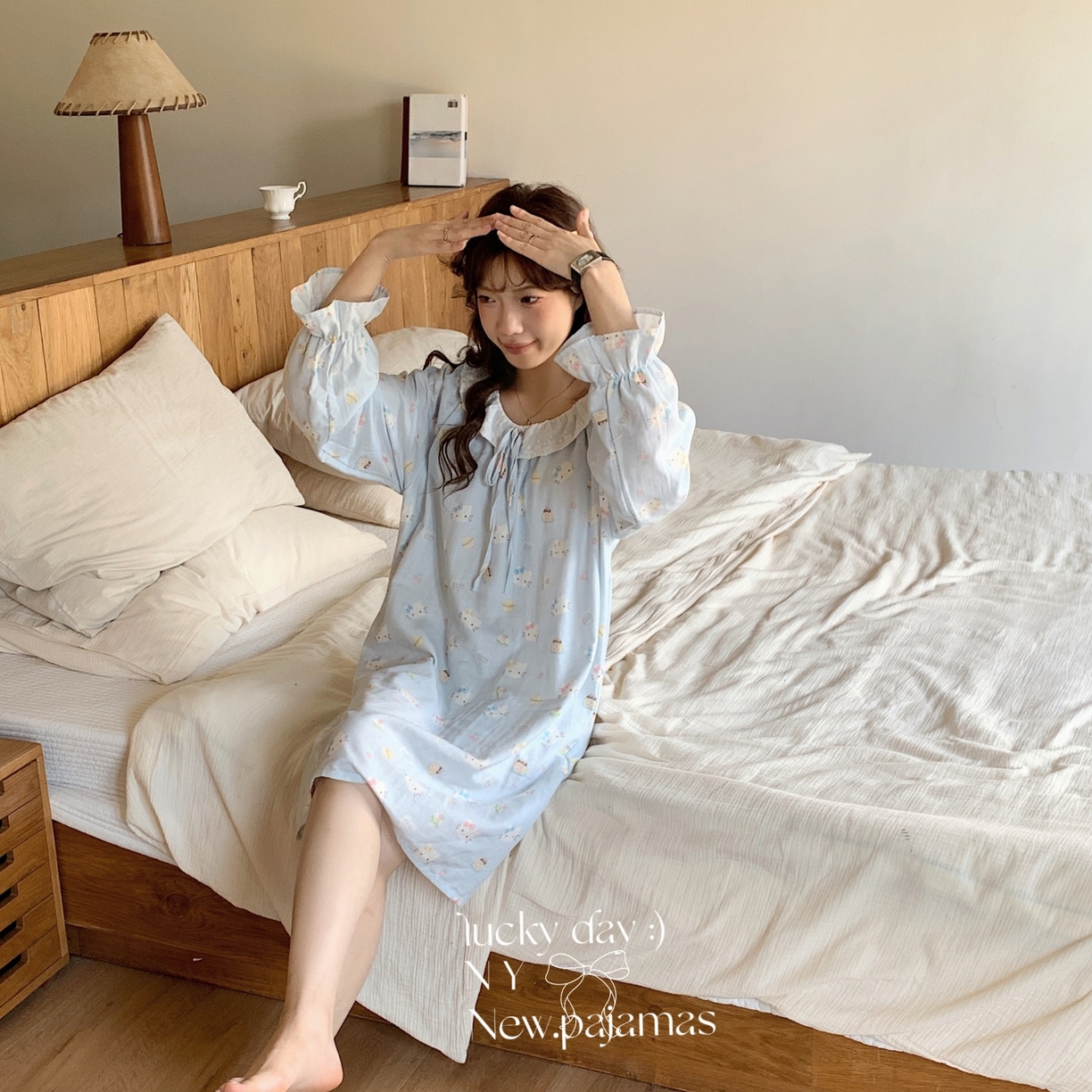 91家纺网 家纺一手货源 找家纺 纽约生活 2025新款系绳胸垫蕾丝裙 蓝爱心KT