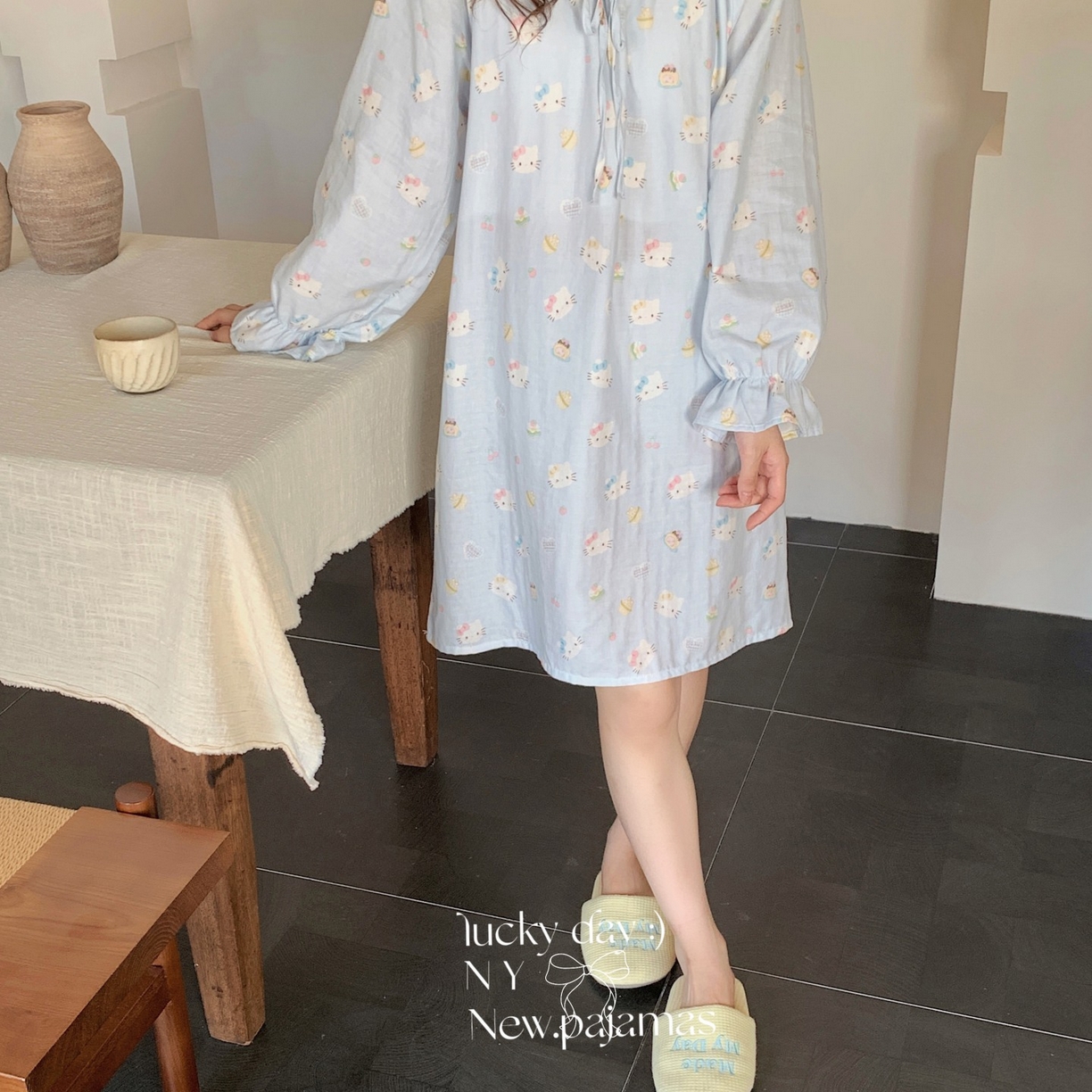 91家纺网 家纺一手货源 找家纺 纽约生活 2025新款系绳胸垫蕾丝裙 蓝爱心KT