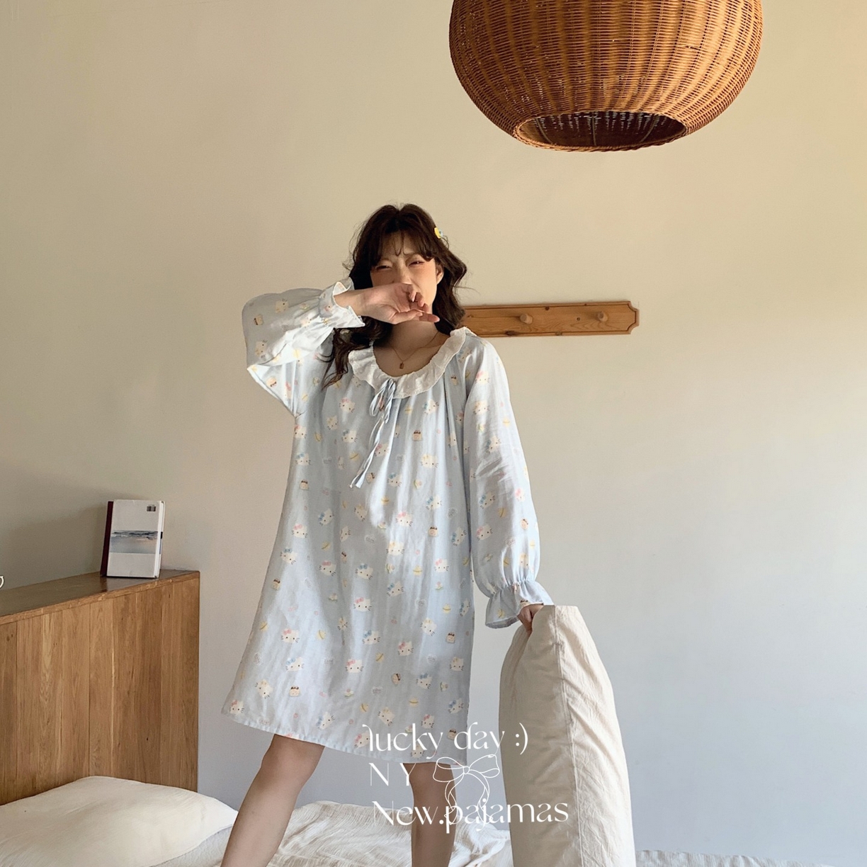 91家纺网 家纺一手货源 找家纺 纽约生活 2025新款系绳胸垫蕾丝裙 蓝爱心KT