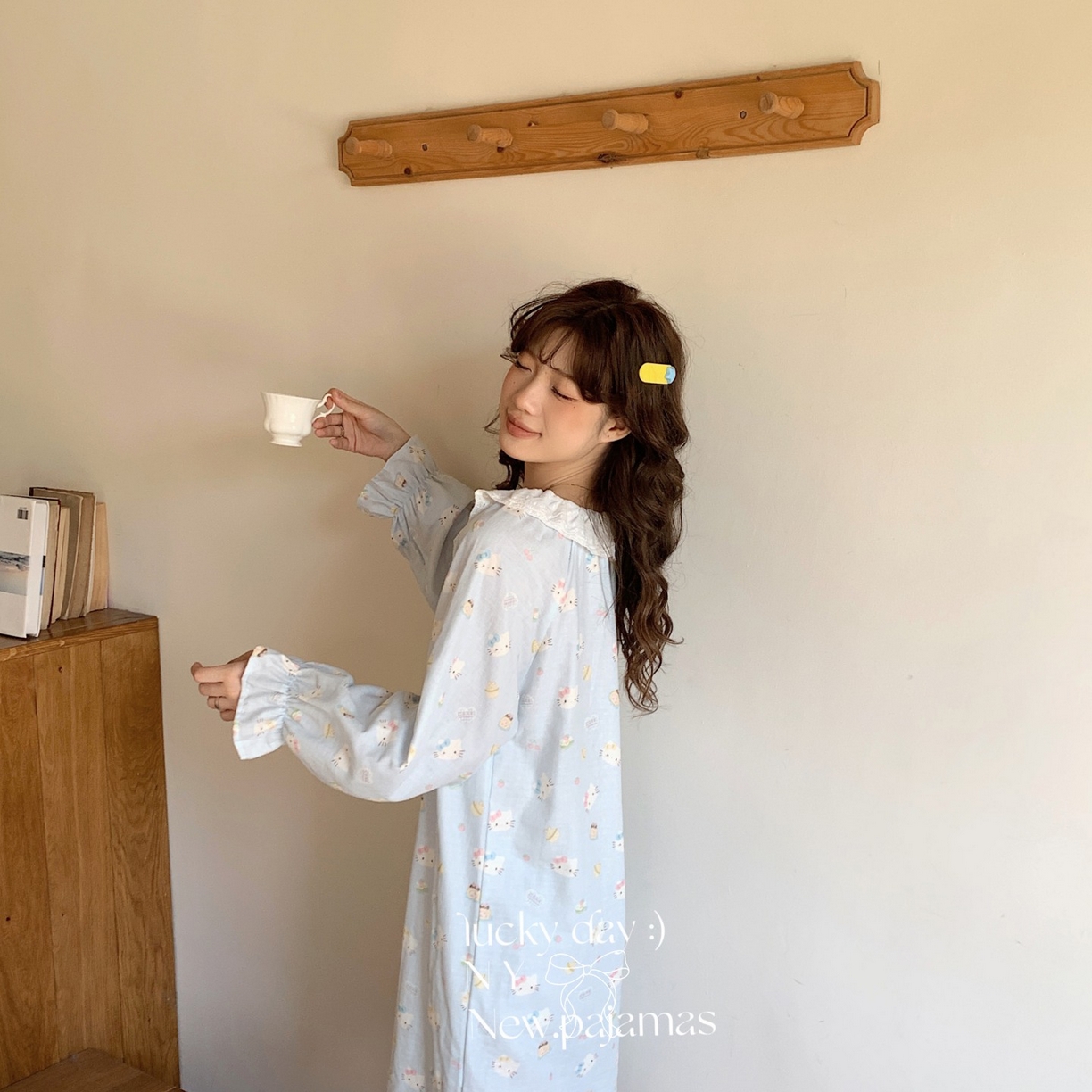 91家纺网 家纺一手货源 找家纺 纽约生活 2025新款系绳胸垫蕾丝裙 蓝爱心KT