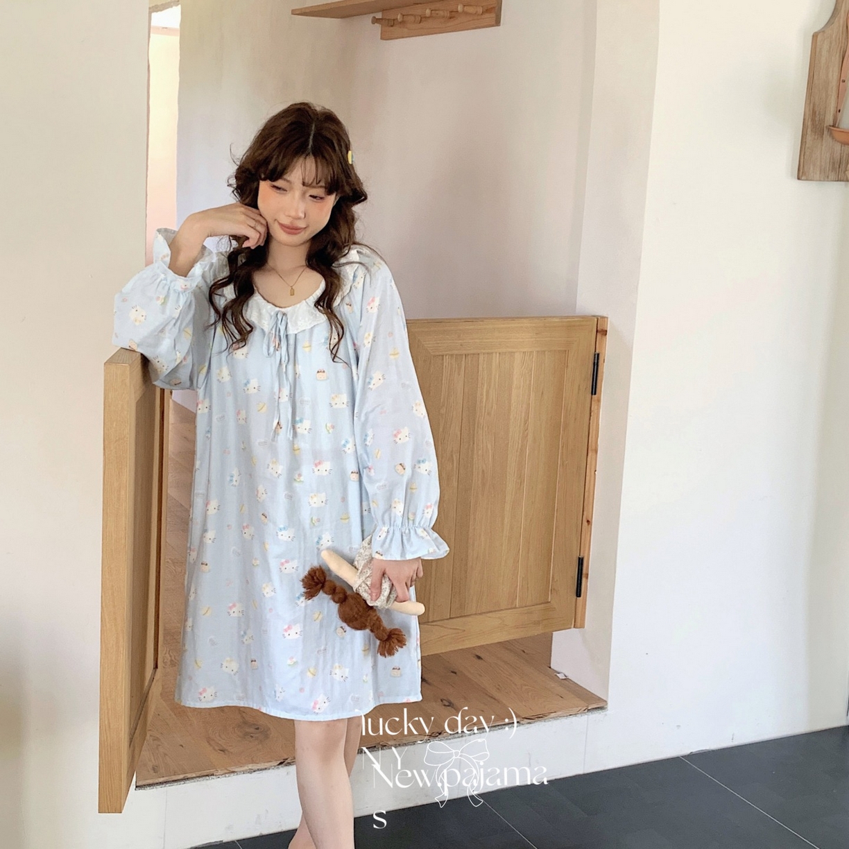 91家纺网 家纺一手货源 找家纺 纽约生活 2025新款系绳胸垫蕾丝裙 蓝爱心KT