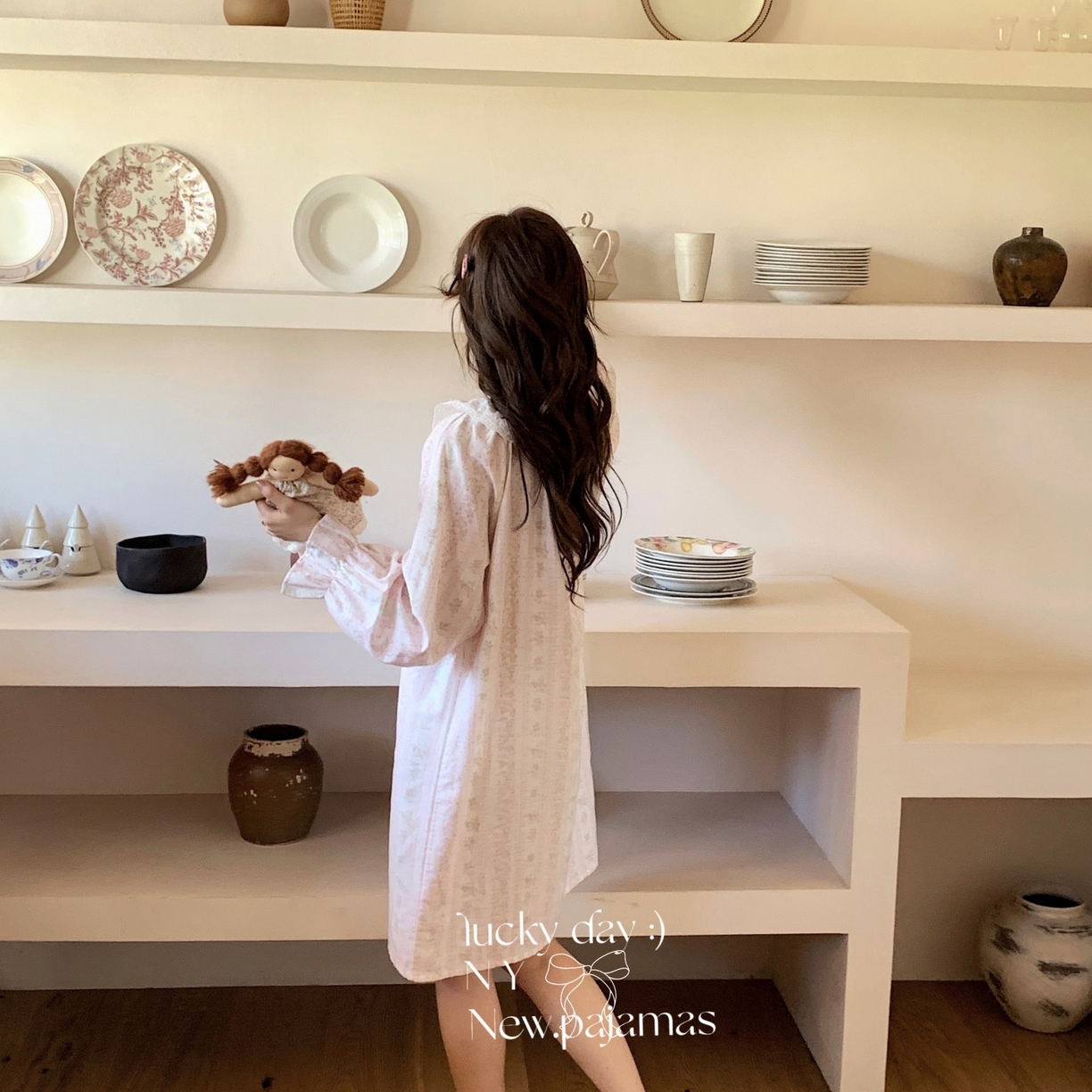 91家纺网 家纺一手货源 找家纺 纽约生活 2025新款系绳胸垫蕾丝裙 秘密花园