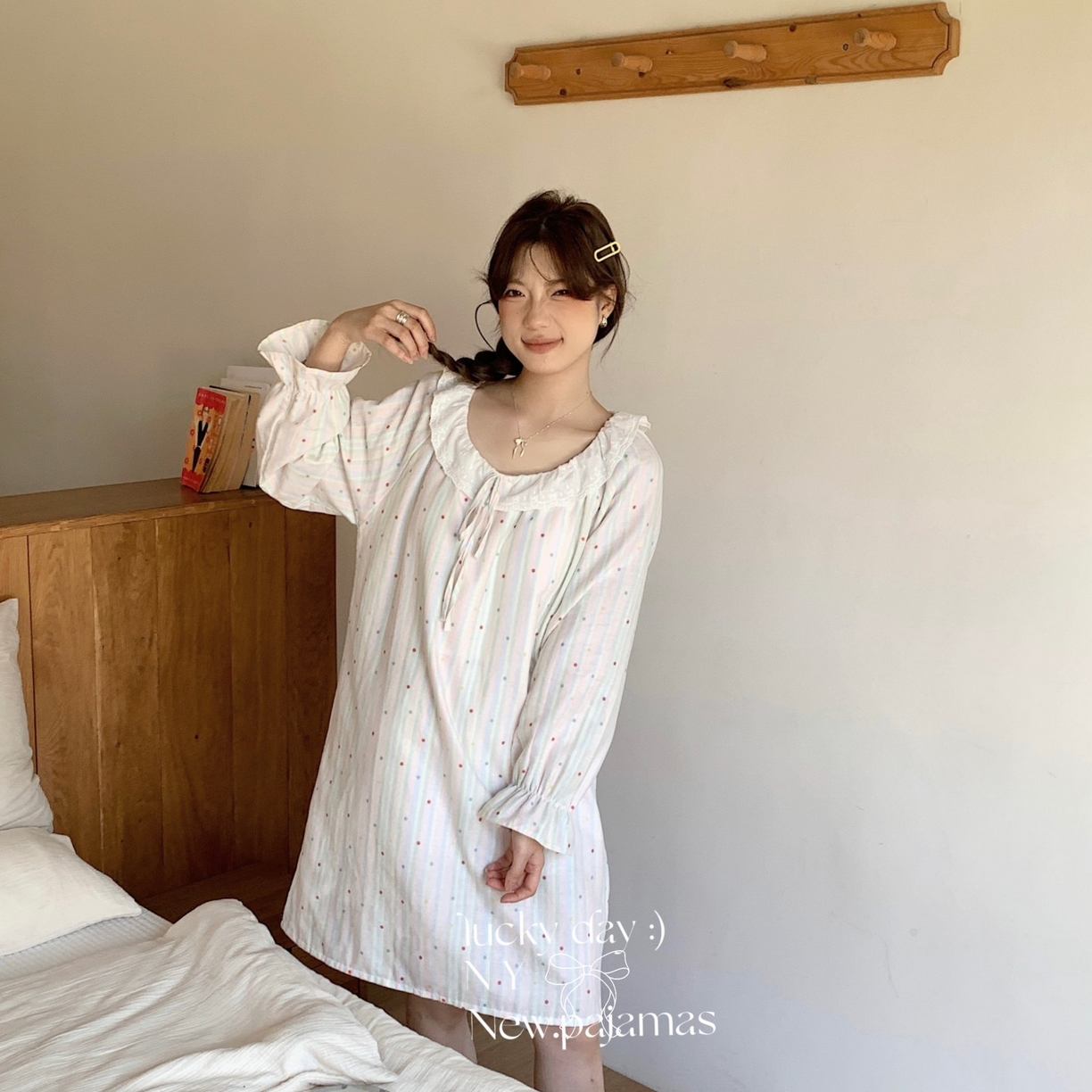 纽约生活 2025新款系绳胸垫蕾丝裙 奶油条纹