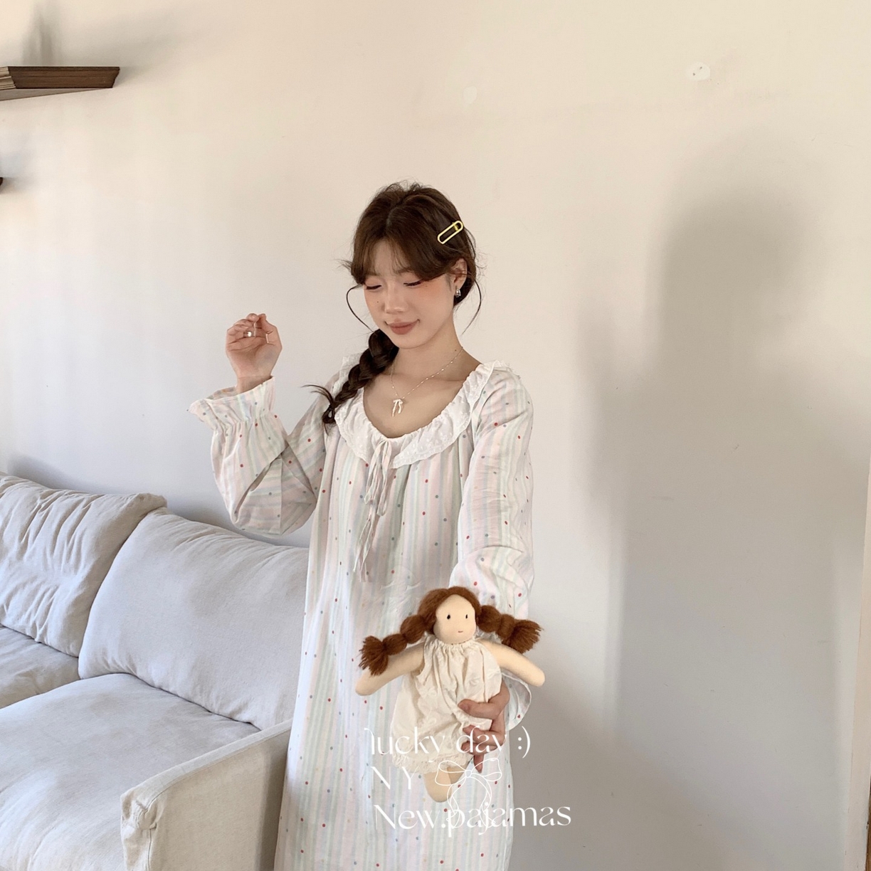 91家纺网 家纺一手货源 找家纺 纽约生活 2025新款系绳胸垫蕾丝裙 奶油条纹