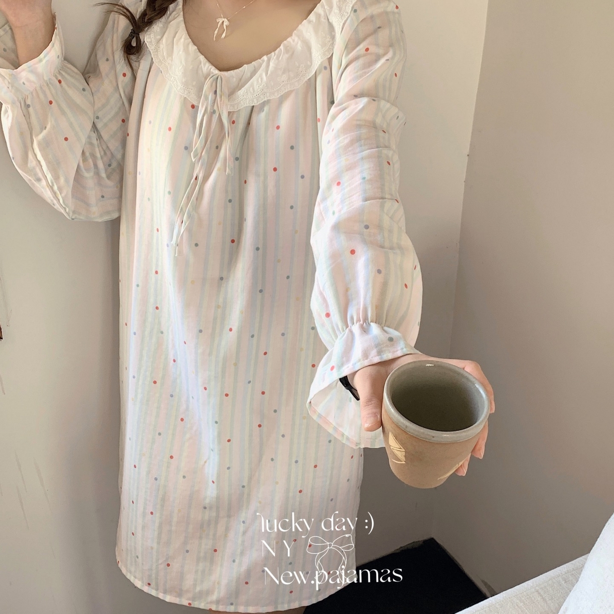 91家纺网 家纺一手货源 找家纺 纽约生活 2025新款系绳胸垫蕾丝裙 奶油条纹