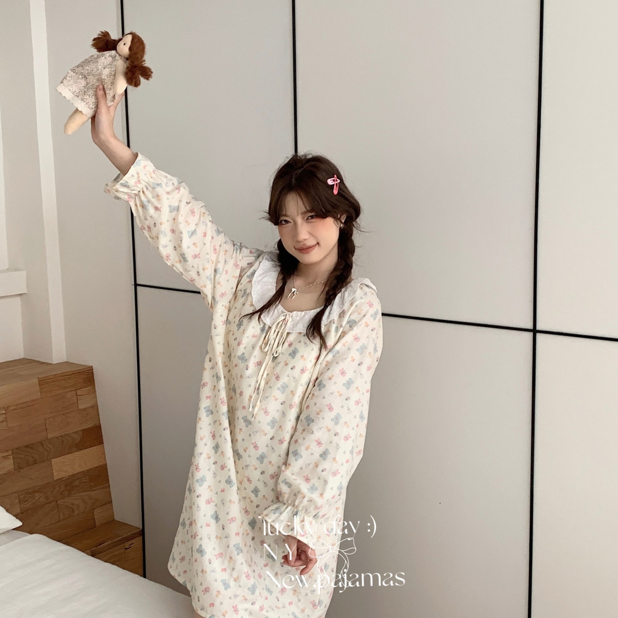 纽约生活 2025新款系绳胸垫蕾丝裙 糖果小熊