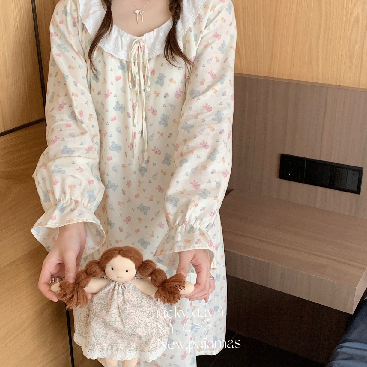 91家纺网 家纺一手货源 找家纺 纽约生活 2025新款系绳胸垫蕾丝裙 糖果小熊