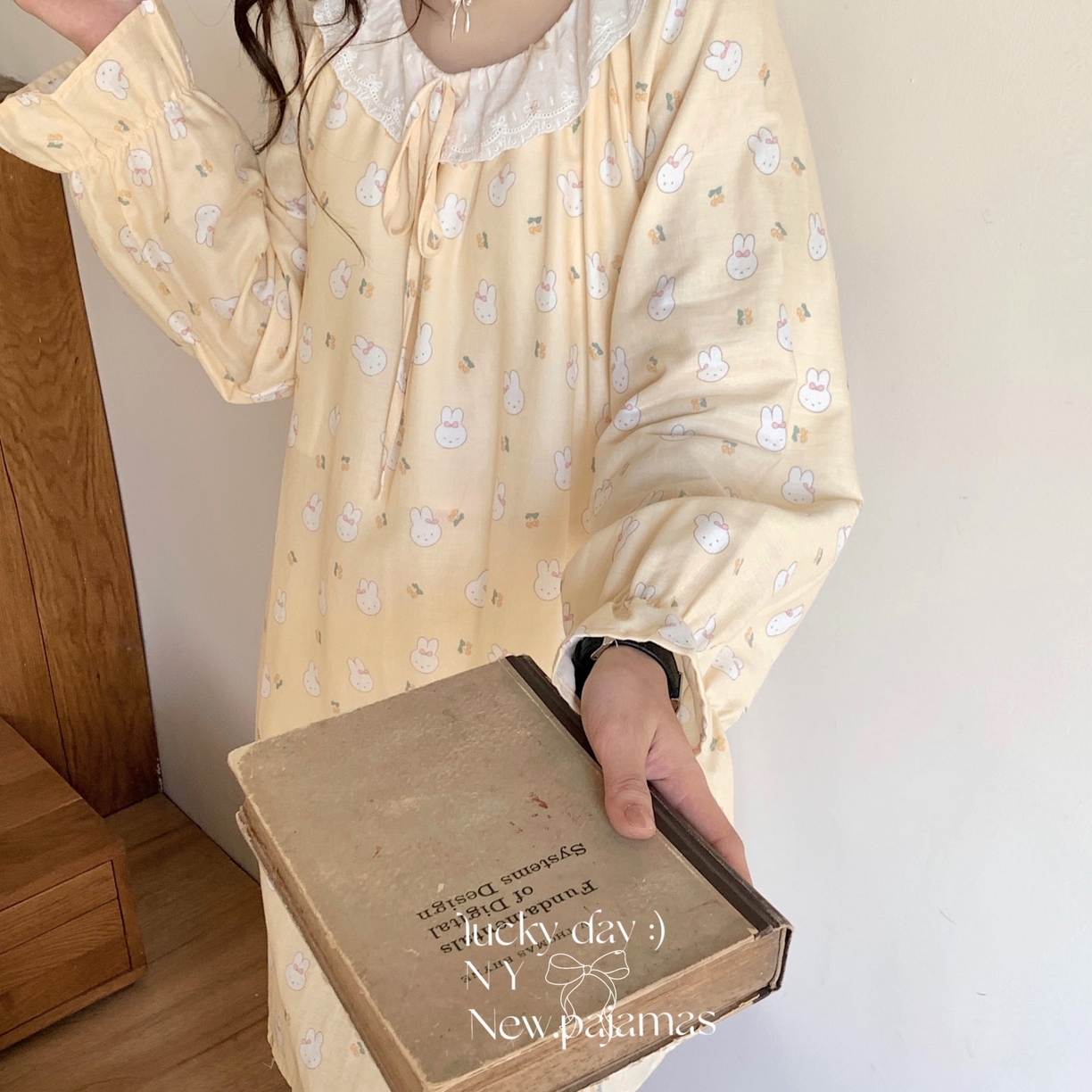 91家纺网 家纺一手货源 找家纺 纽约生活 2025新款系绳胸垫蕾丝裙 樱桃米菲兔