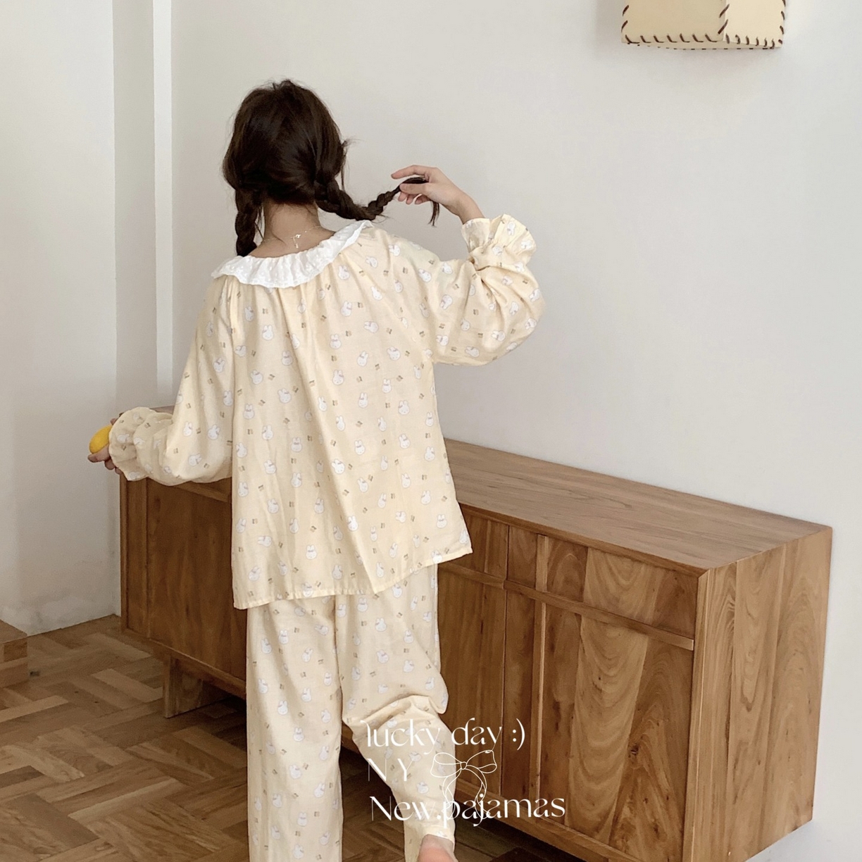 91家纺网 家纺一手货源 找家纺 （总）纽约生活 2025新款系绳胸垫蕾丝套装