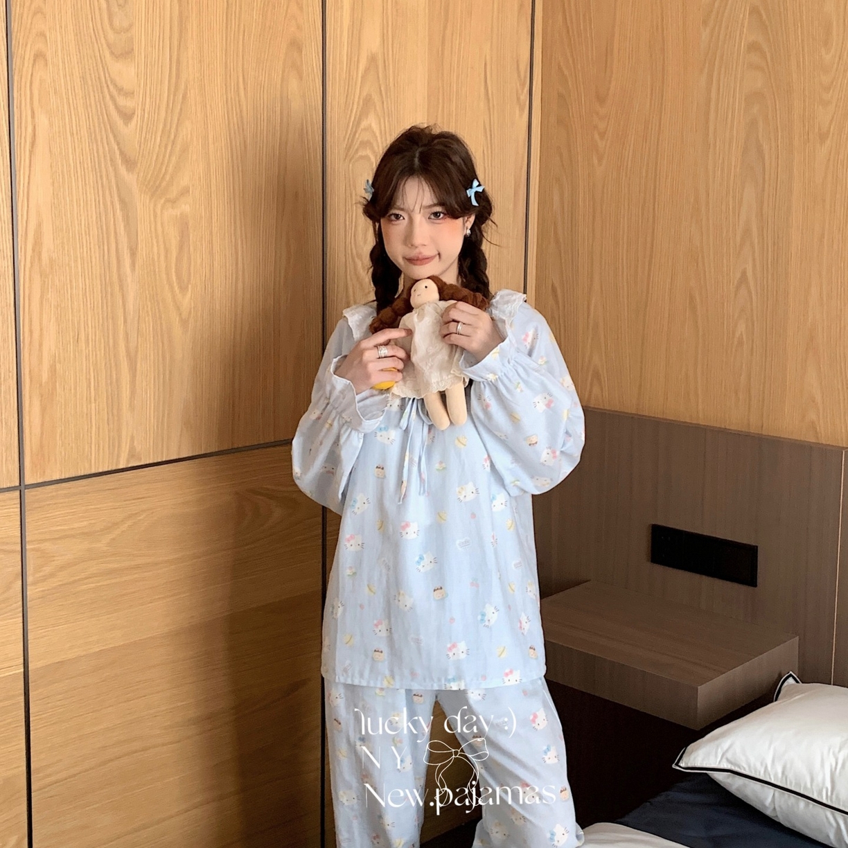 91家纺网 家纺一手货源 找家纺 纽约生活 2025新款系绳胸垫蕾丝套装 蓝爱心KT