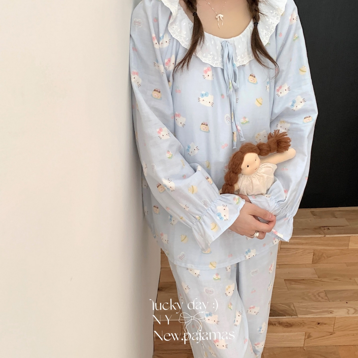 91家纺网 家纺一手货源 找家纺 纽约生活 2025新款系绳胸垫蕾丝套装 蓝爱心KT