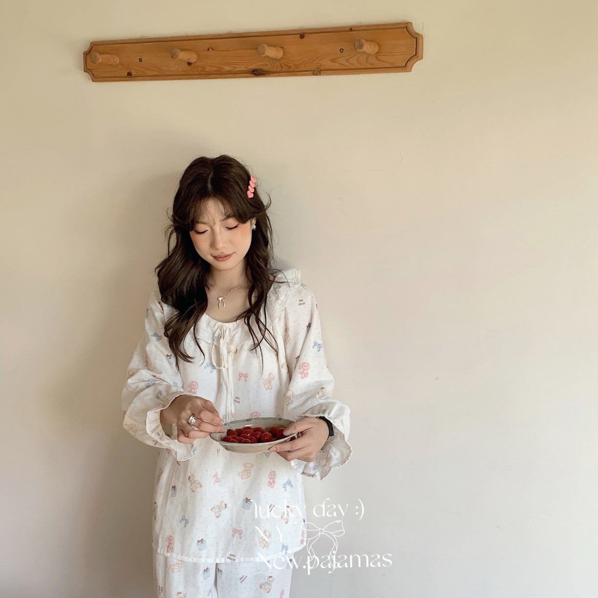 91家纺网 家纺一手货源 找家纺 纽约生活 2025新款系绳胸垫蕾丝套装 礼物熊