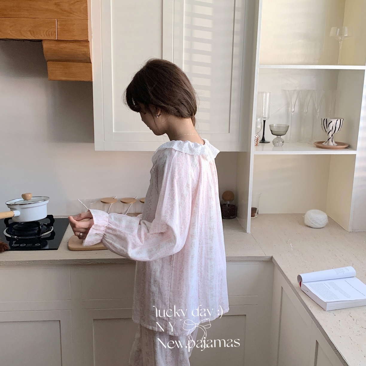 91家纺网 家纺一手货源 找家纺 纽约生活 2025新款系绳胸垫蕾丝套装 秘密花园