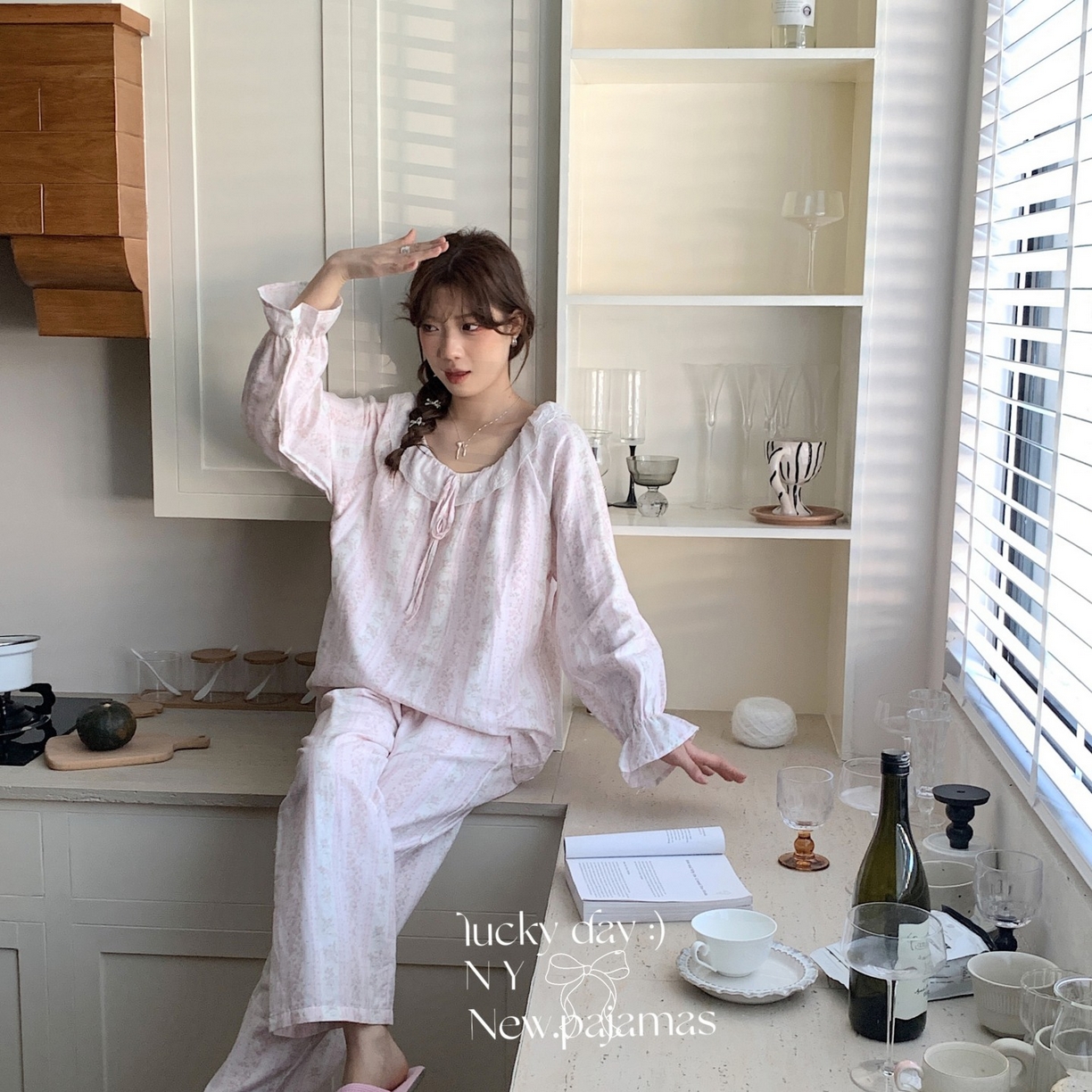 91家纺网 家纺一手货源 找家纺 纽约生活 2025新款系绳胸垫蕾丝套装 秘密花园