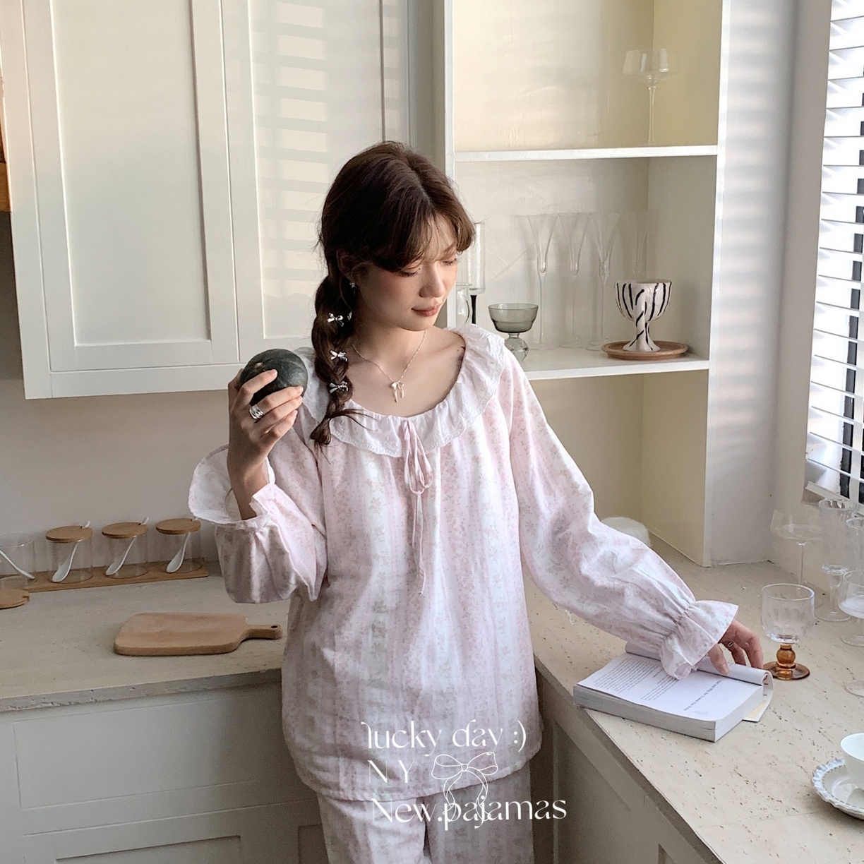 91家纺网 家纺一手货源 找家纺 纽约生活 2025新款系绳胸垫蕾丝套装 秘密花园