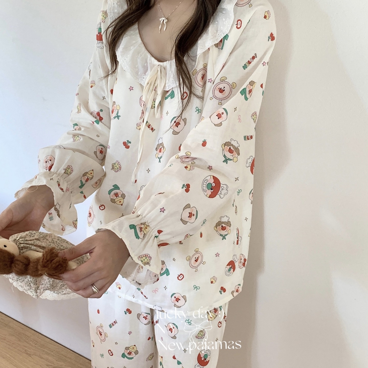 91家纺网 家纺一手货源 找家纺 纽约生活 2025新款系绳胸垫蕾丝套装 面包超人