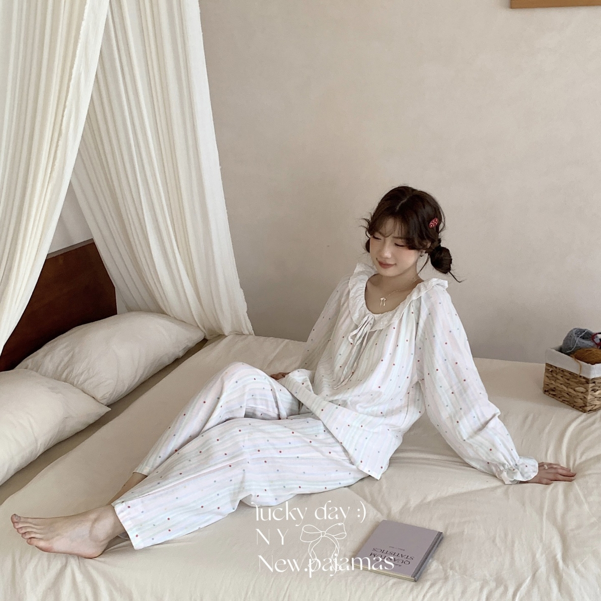 91家纺网 家纺一手货源 找家纺 纽约生活 2025新款系绳胸垫蕾丝套装 奶油条纹