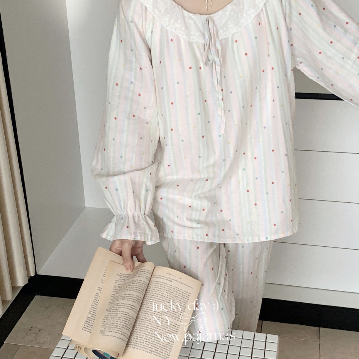 91家纺网 家纺一手货源 找家纺 纽约生活 2025新款系绳胸垫蕾丝套装 奶油条纹