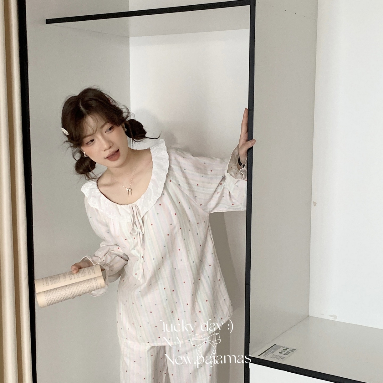 91家纺网 家纺一手货源 找家纺 纽约生活 2025新款系绳胸垫蕾丝套装 奶油条纹