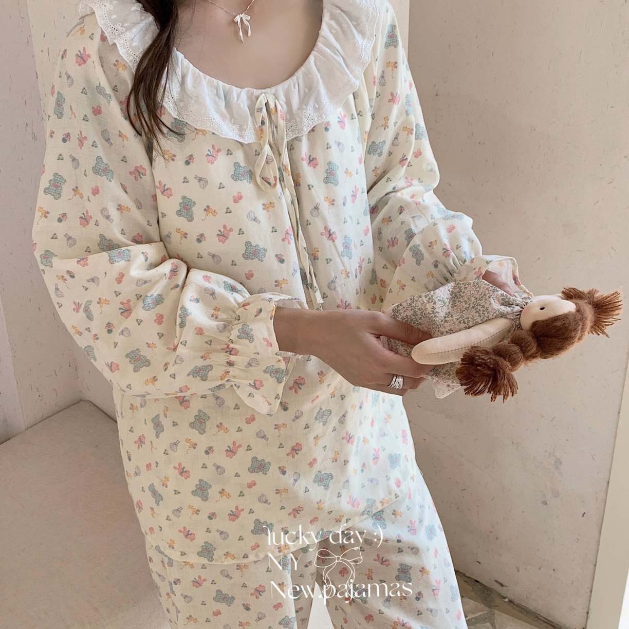 91家纺网 家纺一手货源 找家纺 纽约生活 2025新款系绳胸垫蕾丝套装 糖果小熊