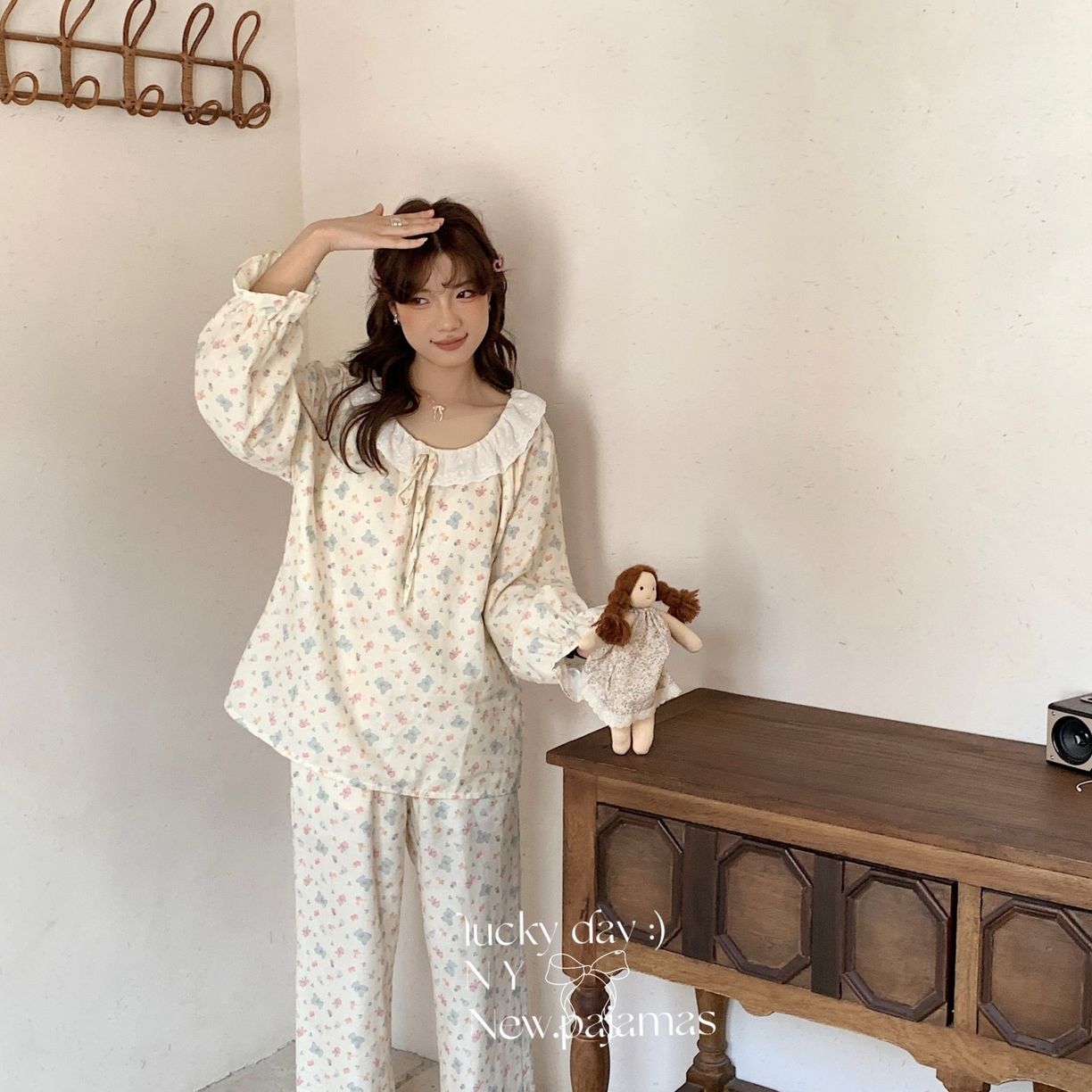 91家纺网 家纺一手货源 找家纺 纽约生活 2025新款系绳胸垫蕾丝套装 糖果小熊