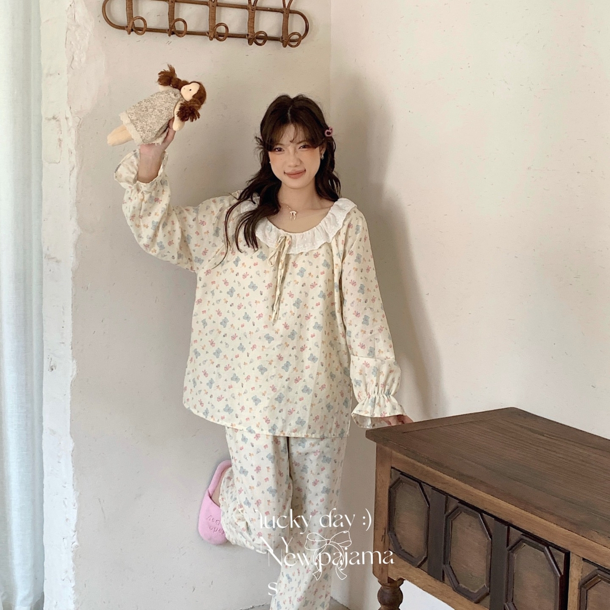 91家纺网 家纺一手货源 找家纺 纽约生活 2025新款系绳胸垫蕾丝套装 糖果小熊